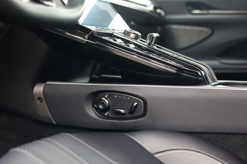 Aston Martin V8 Vantage din 2025 cu 17.076 km - oferta AST195792 - foto 27