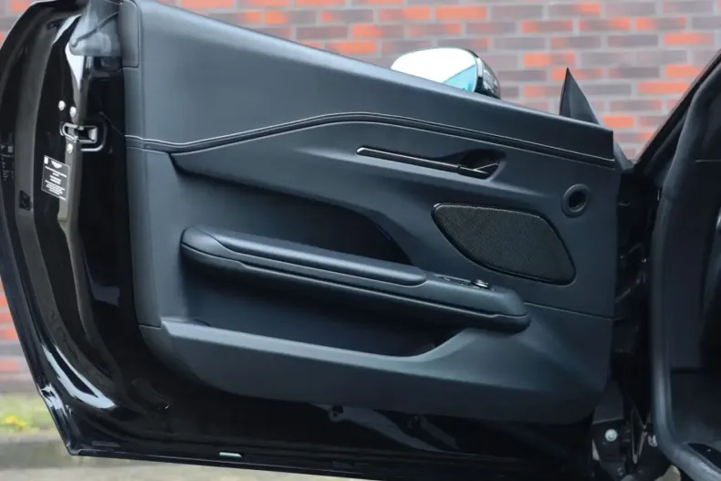 Aston Martin V8 Vantage din 2025 cu 17.076 km - oferta AST195792 - foto 28