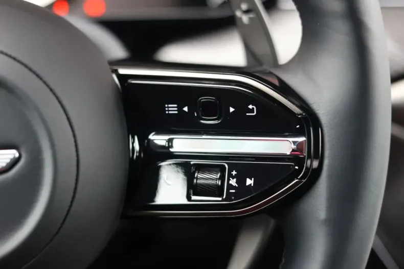 Aston Martin V8 Vantage din 2025 cu 17.076 km - oferta AST195792 - foto 32