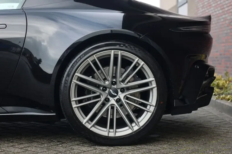 Aston Martin V8 Vantage din 2025 cu 17.076 km - oferta AST195792 - foto 50