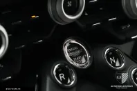 Aston Martin V8 Vantage din 2021 cu 25.234 km - oferta AST195801 - foto 22