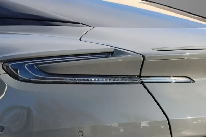 Aston Martin DB12 din 2024 cu 10.500 km - oferta AST195804 - foto 16