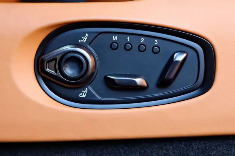 Aston Martin DB12 din 2024 cu 10.500 km - oferta AST195804 - foto 23