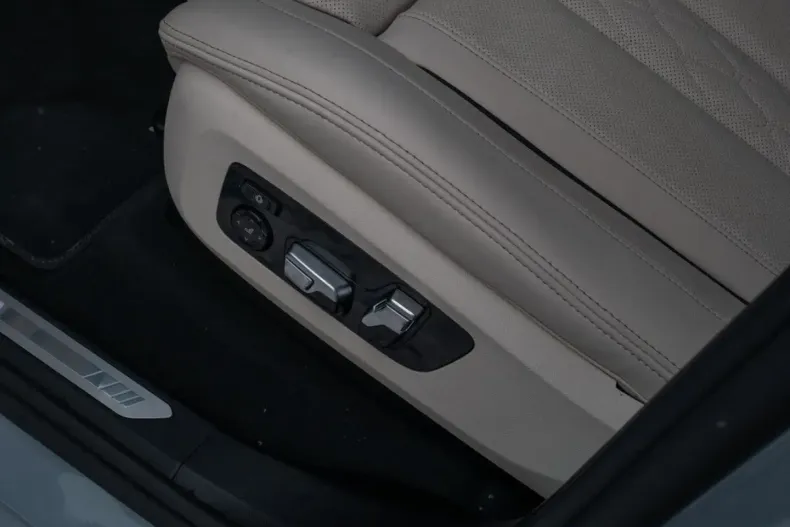BMW X7 (Seria X) din 2025 cu 14.071 km - oferta BMW195816 - foto 19