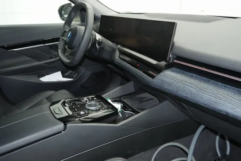 BMW 530 (Seria 5) din 2024 cu 23.423 km - oferta BMW195847 - foto 3