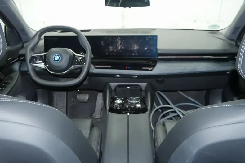 BMW 530 (Seria 5) din 2024 cu 23.423 km - oferta BMW195847 - foto 6