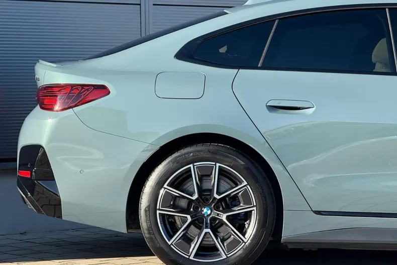 BMW i4 (Seria 4) din 2024 cu 15.038 km - oferta BMW195850 - foto 11