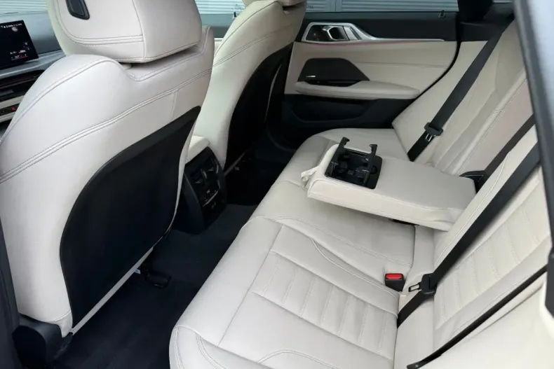 BMW i4 (Seria 4) din 2024 cu 15.038 km - oferta BMW195850 - foto 28