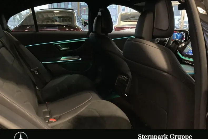 Mercedes-Benz E 300 (Clasa E) din 2024 cu 17.990 km - oferta MER195854 - foto 8