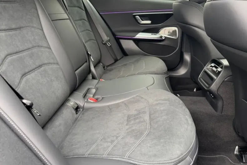 Mercedes-Benz E 300 (Clasa E) din 2024 cu 14.600 km - oferta MER195858 - foto 5