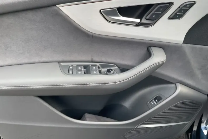 Audi SQ8 din 2024 cu 13.895 km - oferta AUD195888 - foto 4