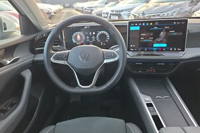 Volkswagen Passat din 2024 cu 36.946 km - oferta VOL195891 - foto 10