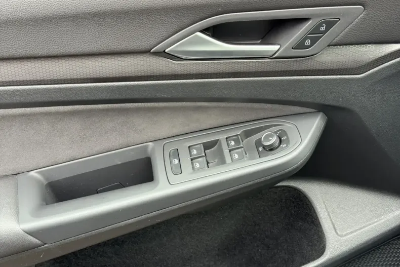 Volkswagen Golf din 2023 cu 83.444 km - oferta VOL195894 - foto 6