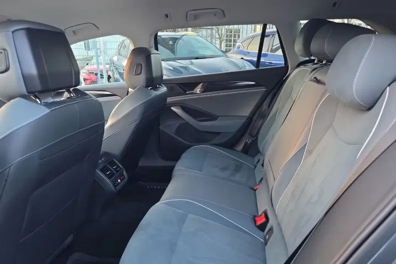 Volkswagen Passat din 2024 cu 32.057 km - oferta VOL195903 - foto 25