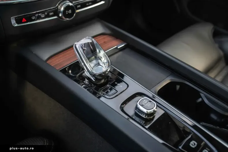 Volvo XC60 din 2023 cu 143.713 km - oferta VOL195922 - foto 16