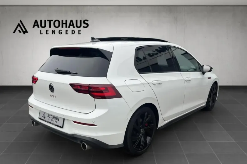 Volkswagen Golf din 2023 cu 69.984 km - oferta VOL195930 - foto 2