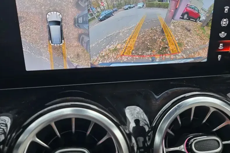 Mercedes-Benz GLB 200 (Clasa GLB) din 2024 cu 24.000 km - oferta MER195946 - foto 13