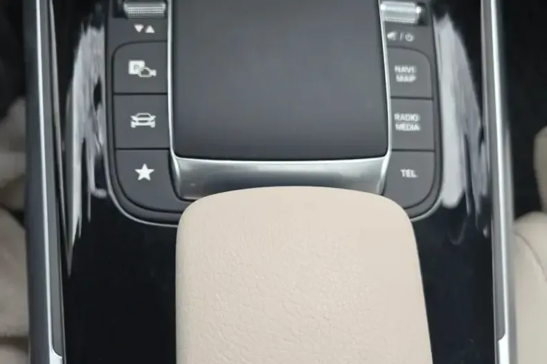 Mercedes-Benz GLB 200 (Clasa GLB) din 2024 cu 24.000 km - oferta MER195946 - foto 15