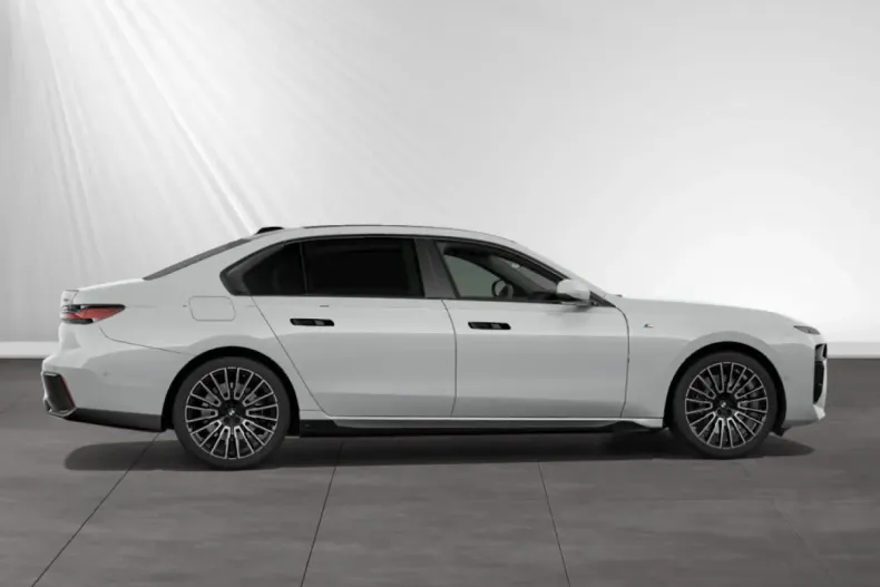 BMW 750 (Seria 7) din 2024 cu 26.200 km - oferta BMW195960 - foto 8