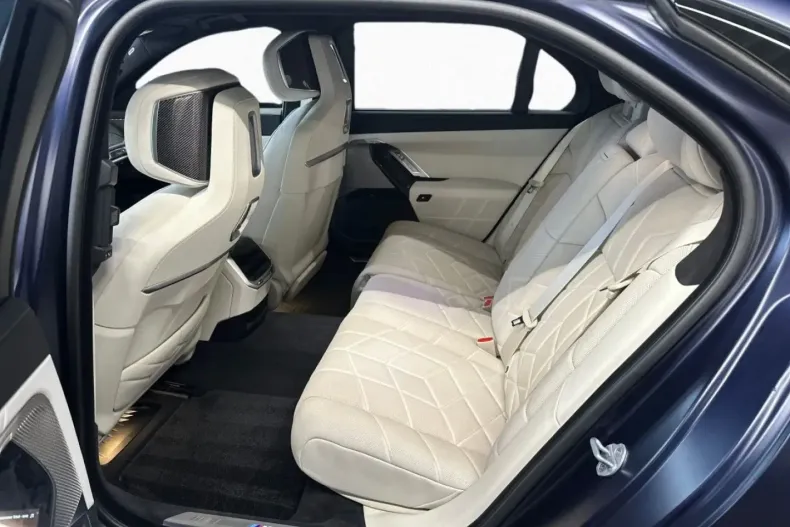 BMW 750 (Seria 7) din 2024 cu 40.493 km - oferta BMW195961 - foto 4