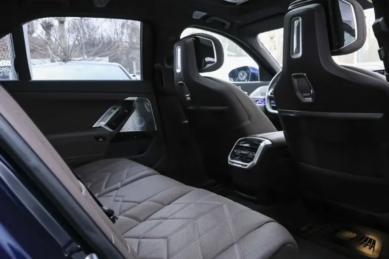 BMW 750 (Seria 7) din 2024 cu 17.280 km - oferta BMW195963 - foto 9