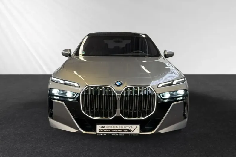 BMW 750 (Seria 7) din 2024 cu 39.072 km - oferta BMW195966 - foto 1