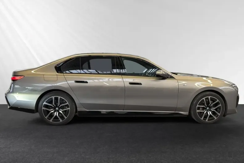 BMW 750 (Seria 7) din 2024 cu 39.072 km - oferta BMW195966 - foto 3