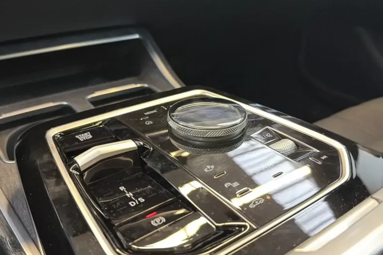 BMW 750 (Seria 7) din 2024 cu 39.072 km - oferta BMW195966 - foto 9