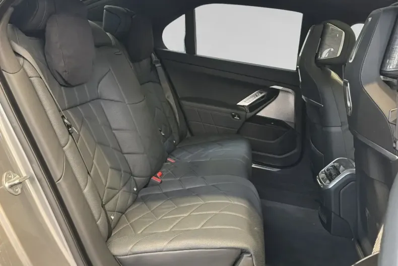 BMW 750 (Seria 7) din 2024 cu 39.072 km - oferta BMW195966 - foto 10