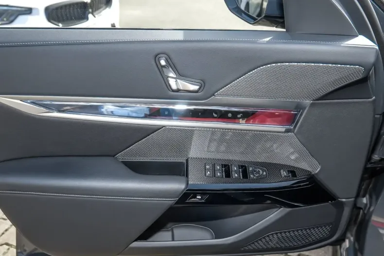 BMW 750 (Seria 7) din 2024 cu 54.163 km - oferta BMW195967 - foto 18