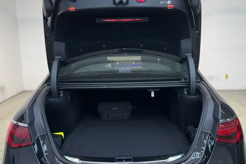 Mercedes-Benz S 450 (Clasa S) din 2025 cu 7.064 km - oferta MER195977 - foto 12