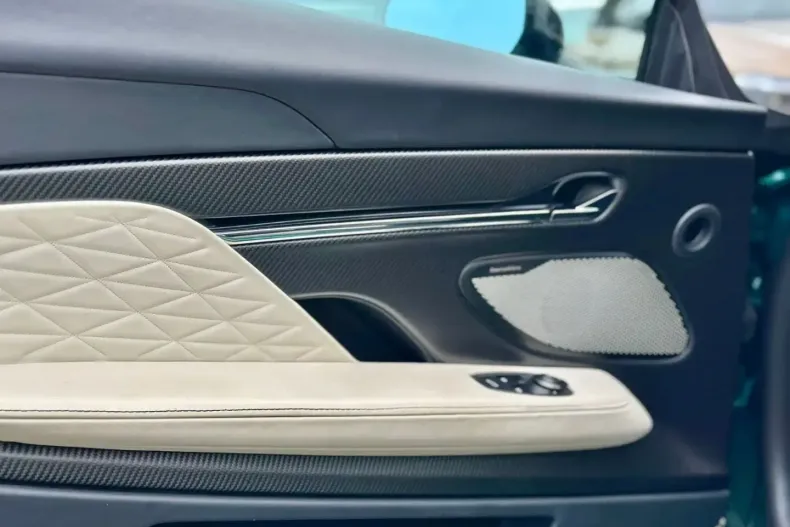 Aston Martin DB12 din 2024 cu 7.300 km - oferta AST195981 - foto 22