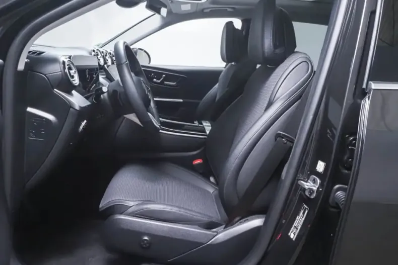 Mercedes-Benz GLC 300 (Clasa GLC) din 2025 cu 15.107 km - oferta MER196011 - foto 3