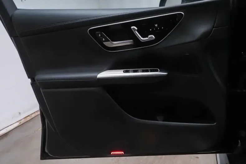 Mercedes-Benz GLC 300 (Clasa GLC) din 2025 cu 15.107 km - oferta MER196011 - foto 8