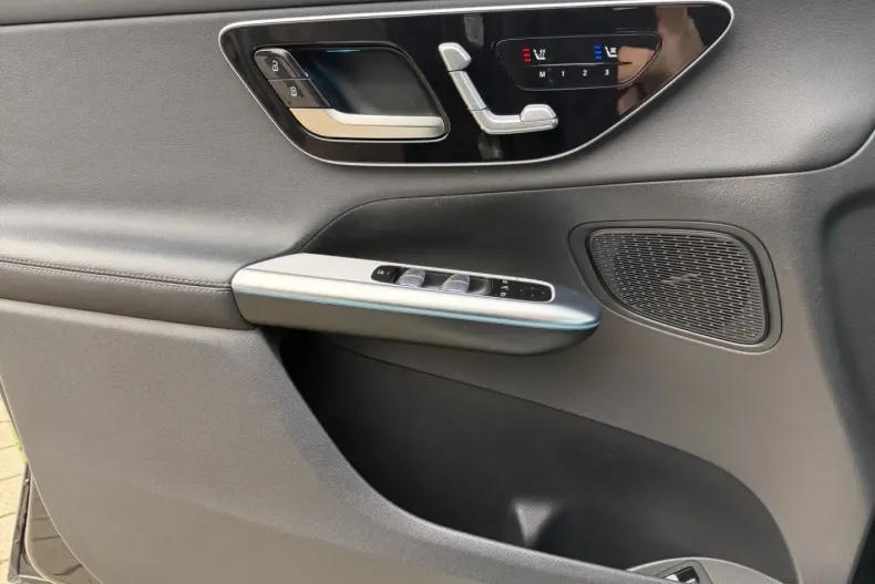 Mercedes-Benz GLC 300 (Clasa GLC) din 2024 cu 21.932 km - oferta MER196012 - foto 4