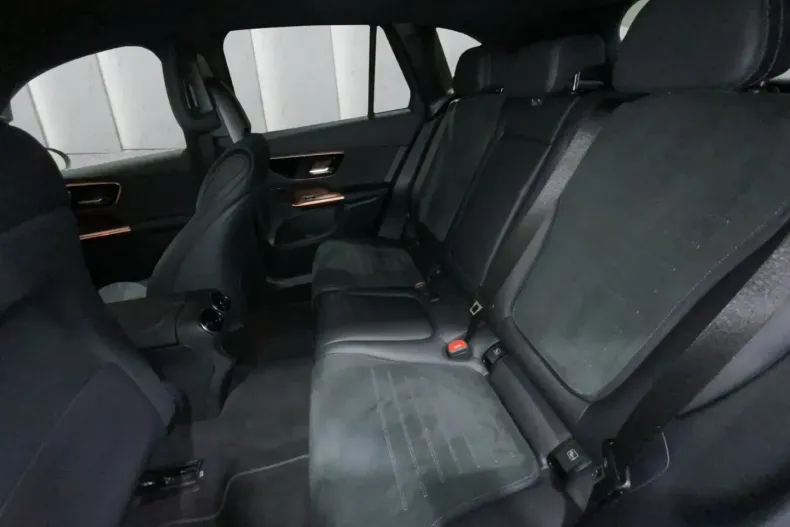 Mercedes-Benz GLC 300 (Clasa GLC) din 2025 cu 10.444 km - oferta MER196028 - foto 10