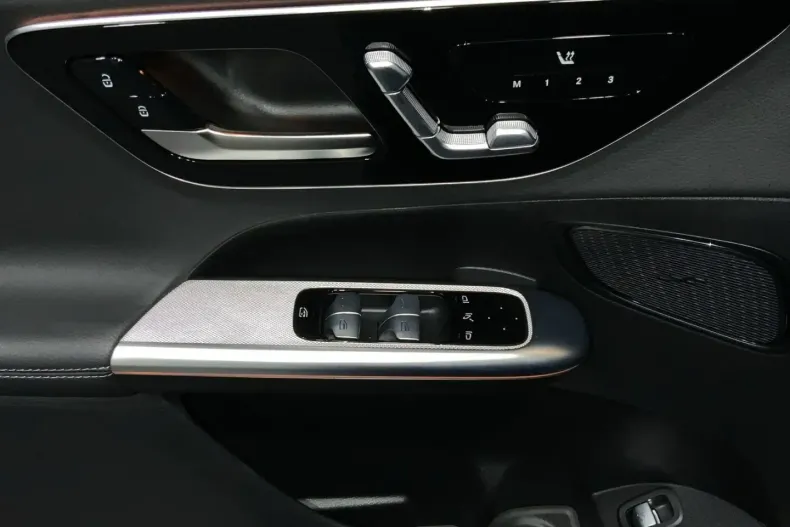 Mercedes-Benz GLC 300 (Clasa GLC) din 2025 cu 10.444 km - oferta MER196028 - foto 15