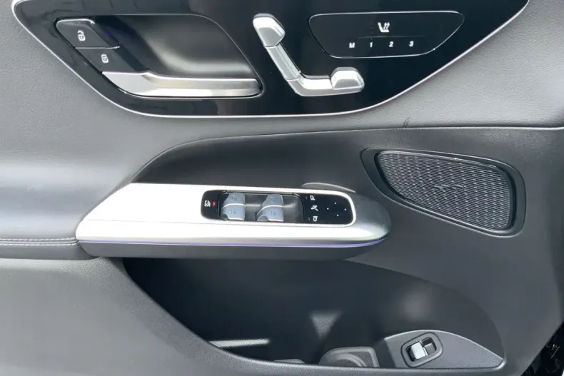 Mercedes-Benz GLC 300 (Clasa GLC) din 2025 cu 10.457 km - oferta MER196030 - foto 14