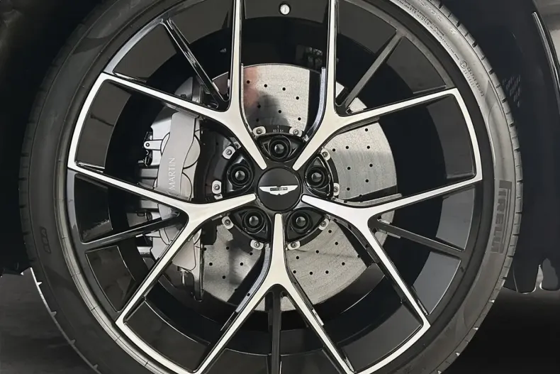 Aston Martin DBX din 2025 cu 12.830 km - oferta AST196033 - foto 7