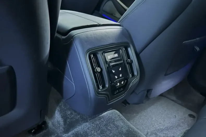 Aston Martin DBX din 2025 cu 12.830 km - oferta AST196033 - foto 23