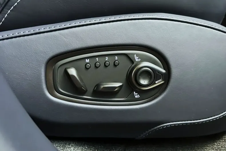 Aston Martin DBX din 2025 cu 12.830 km - oferta AST196033 - foto 40