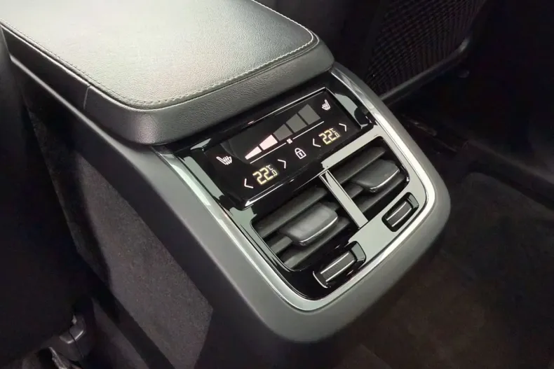 Volvo XC90 din 2021 cu 147.000 km - oferta VOL196061 - foto 13