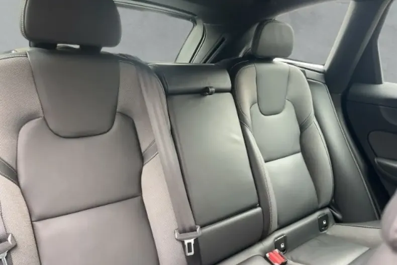 Volvo XC60 din 2021 cu 117.588 km - oferta VOL196074 - foto 4