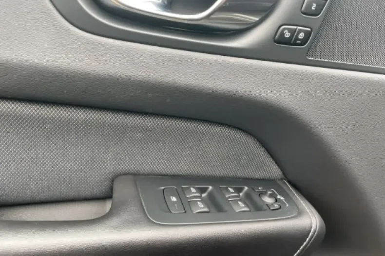 Volvo XC60 din 2021 cu 117.588 km - oferta VOL196074 - foto 11