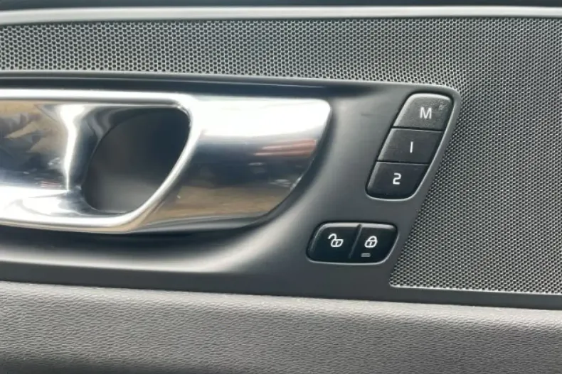 Volvo XC60 din 2021 cu 117.588 km - oferta VOL196074 - foto 15