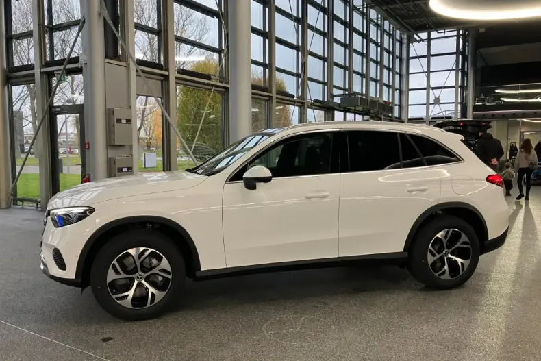 Mercedes-Benz GLC 300 (Clasa GLC) din 2024 cu 30.000 km - oferta MER196075 - foto 2