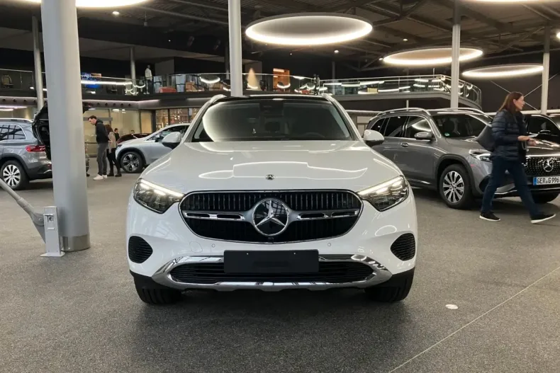 Mercedes-Benz GLC 300 (Clasa GLC) din 2024 cu 30.000 km - oferta MER196075 - foto 3