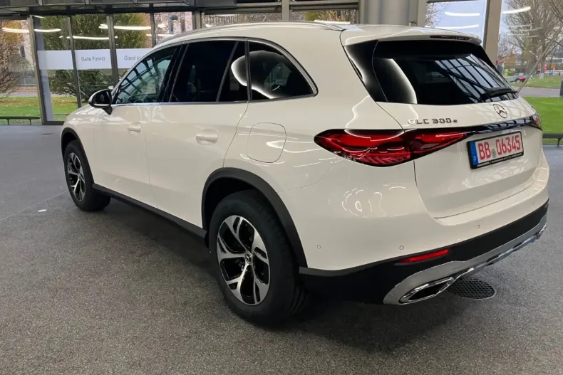 Mercedes-Benz GLC 300 (Clasa GLC) din 2024 cu 30.000 km - oferta MER196075 - foto 7