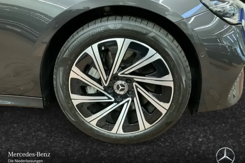 Mercedes-Benz E 300 (Clasa E) din 2025 cu 3.370 km - oferta MER196076 - foto 4