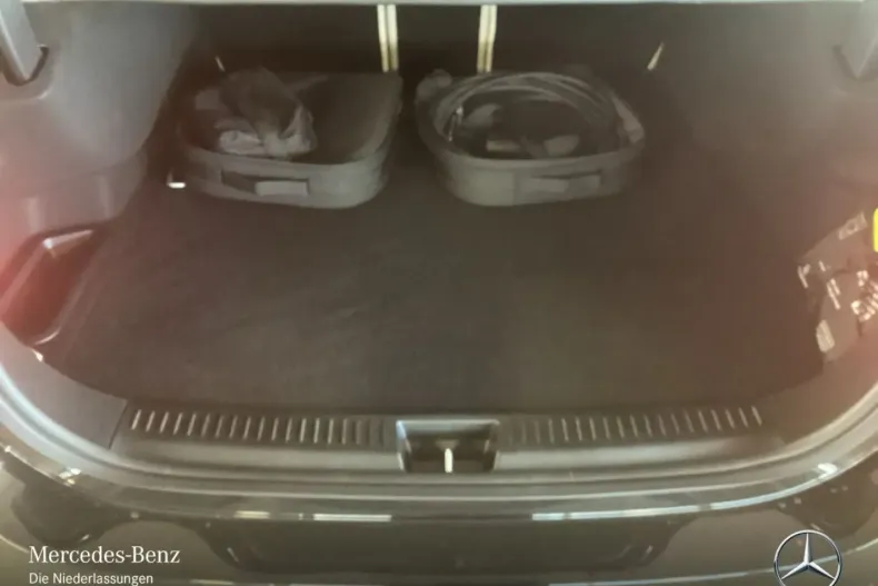 Mercedes-Benz E 300 (Clasa E) din 2025 cu 8.530 km - oferta MER196077 - foto 14